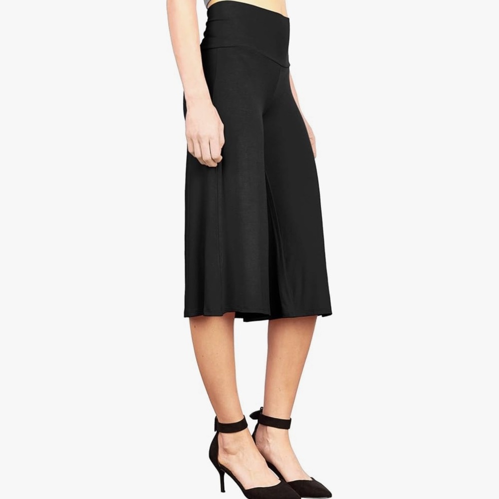 Amy's Closet Black Wide Leg Capris